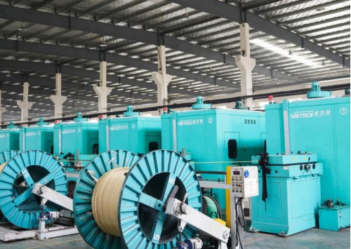 High speed braiding machine